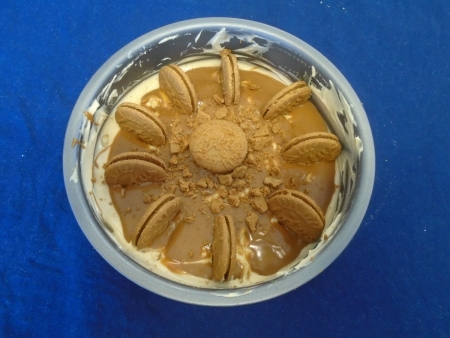 Cheesecake with lotus biscuits.