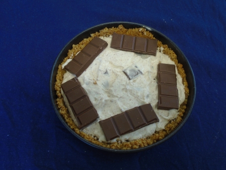 Cheesecake with chocolate.