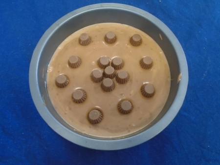 Cheesecake with peanut butter and chocolate.